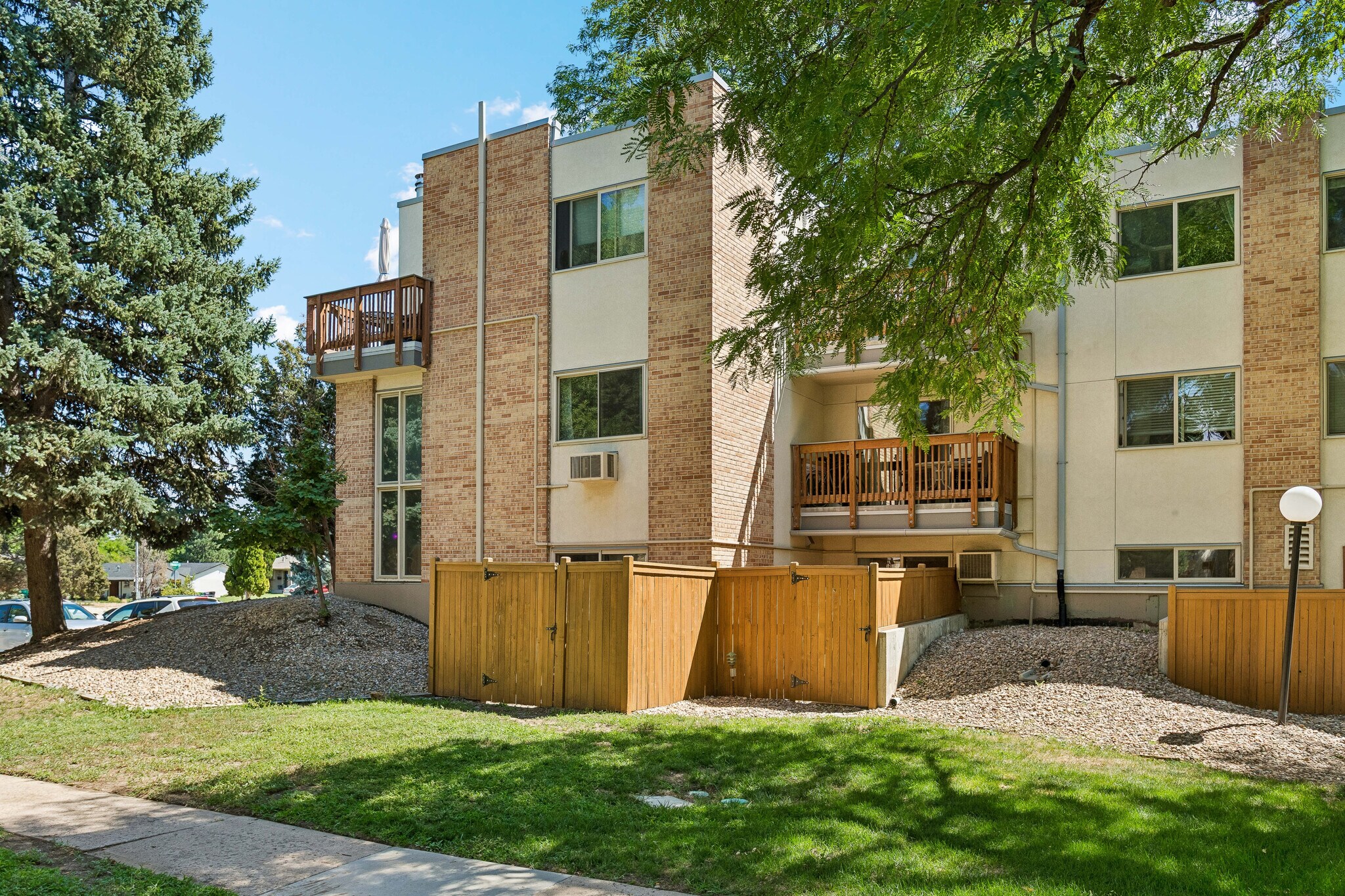 Building Photo - 2855 S Monaco Pky