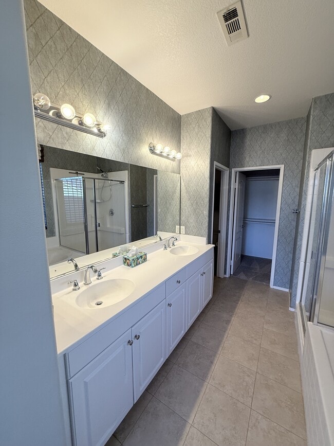 Building Photo - 1345 Clasico Dr