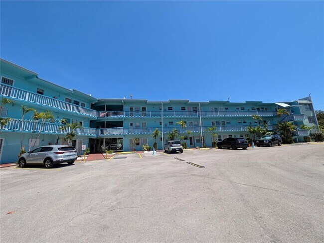 Building Photo - 1501 NE Miami Gardens Dr
