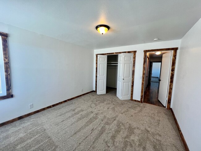 Building Photo - Charming 3 Bedroom 2 Bathroom Country Home...