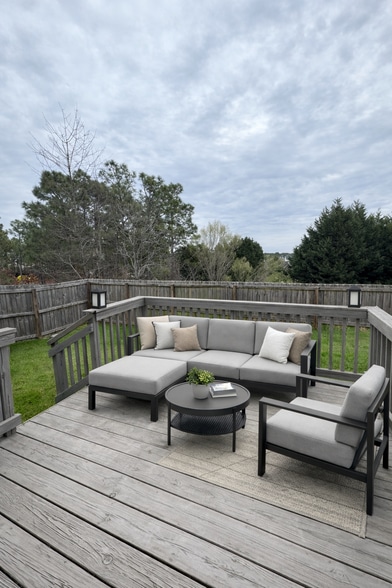 Large Patio with fenced backyard - 429 Indigo Ridge Dr