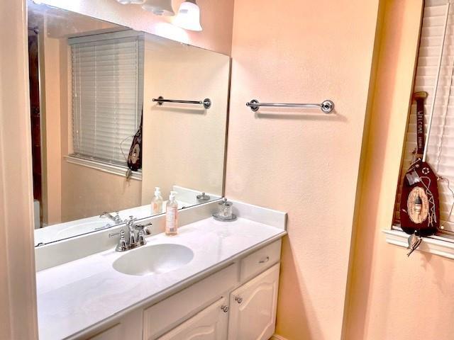 Building Photo - 704 Cottonwood Bend Dr