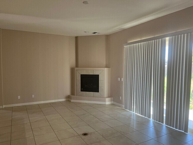 Building Photo - Three Bedroom-Two Bath-2.5 Car Garage ~ Gr...