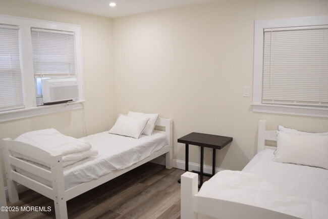 Building Photo - 52 Dunbar Ave