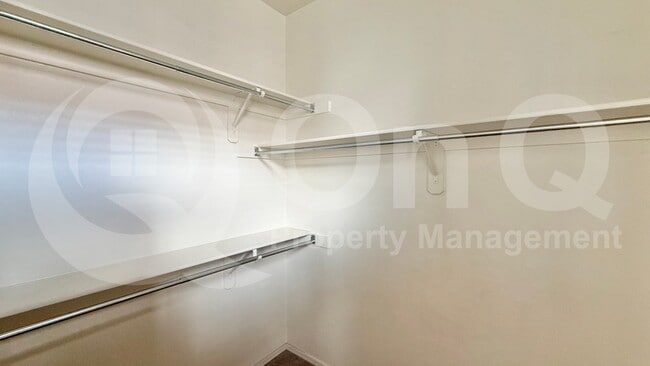 Building Photo - 2222 E Huntington Dr