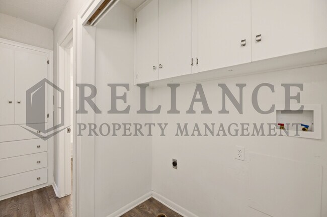 Building Photo - 730 N Chipper Ln