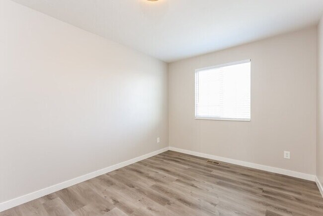 Building Photo - 3056 Linton Cir