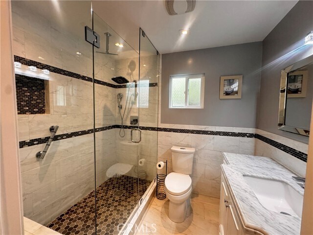 Building Photo - 925 Royal Oaks Dr