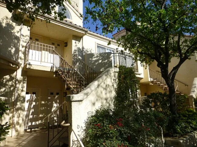 Building Photo - COMING SOON! 1 Bedroom + Loft Condo for Rent in Valencia!
