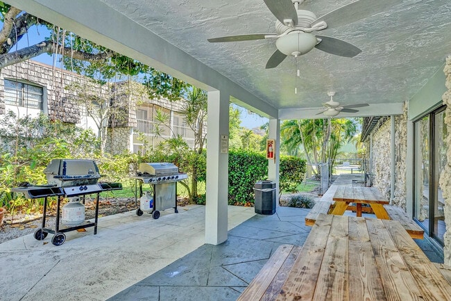 Building Photo - 3125 Oakland Shores Dr