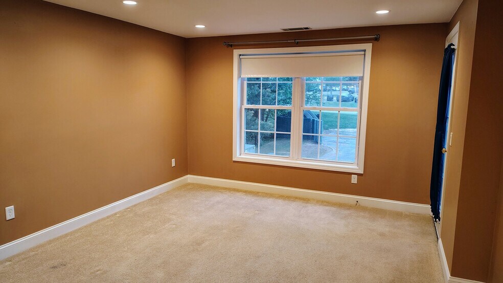 Building Photo - 16 Vista Ridge Dr