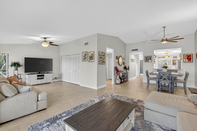 Building Photo - 5152 Golfview Ct