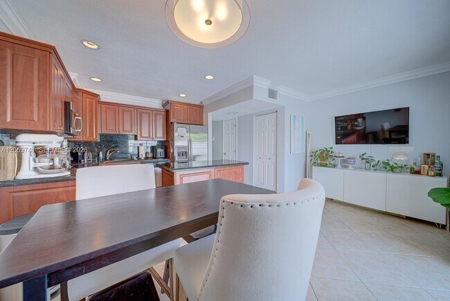 Building Photo - 5555 Ludlam Rd