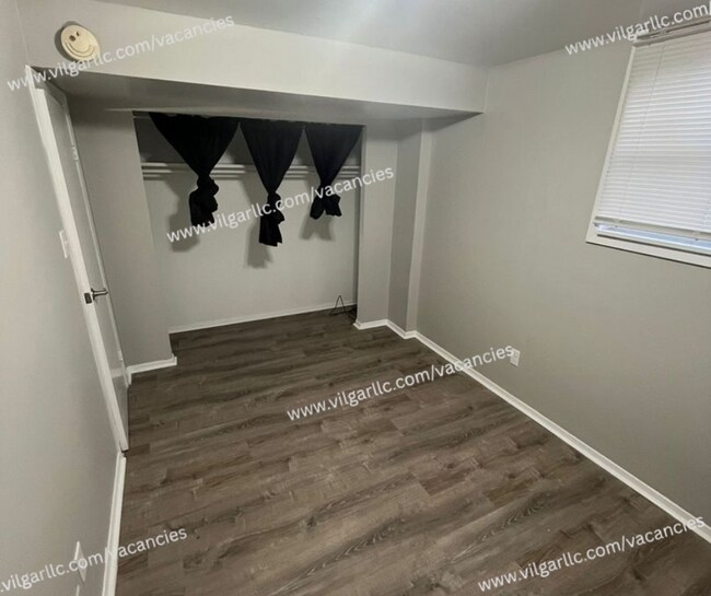 Building Photo - 5109-5111 W 78th Ln