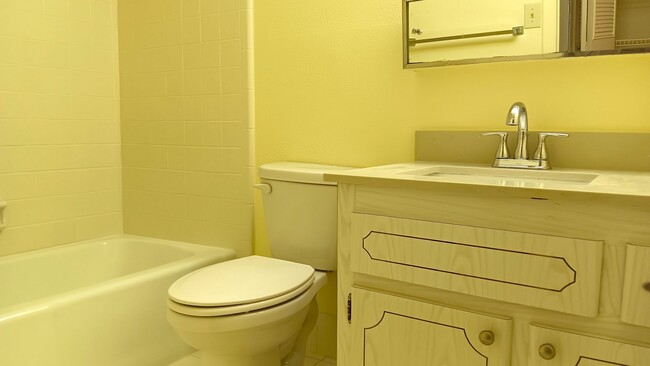 Building Photo - Location is great with this spacious 2-bed...
