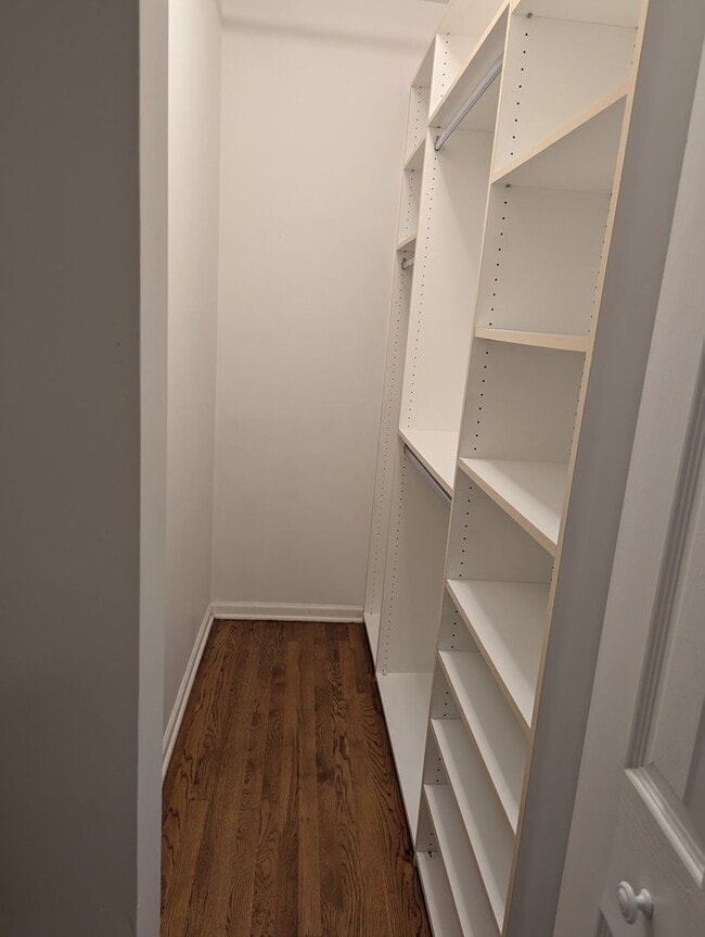 Building Photo - 1255 N Honore St