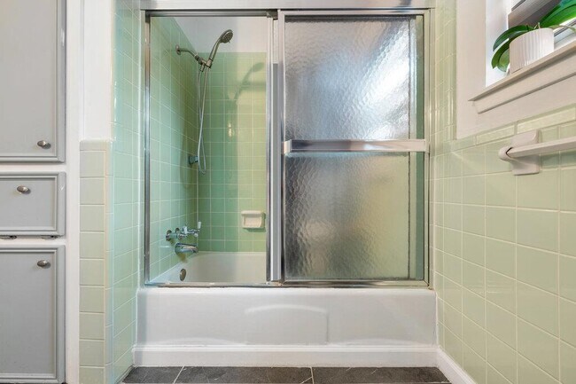 Building Photo - 1003 Minda Dr