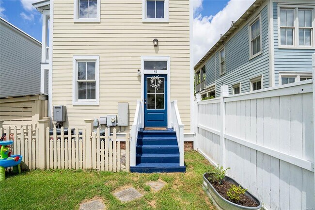 Building Photo - 48 Bright Spot St