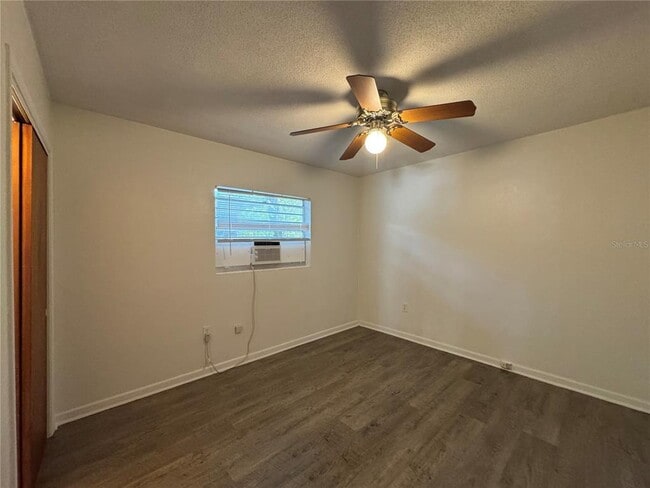 Building Photo - 1307 N Fern Creek Ave