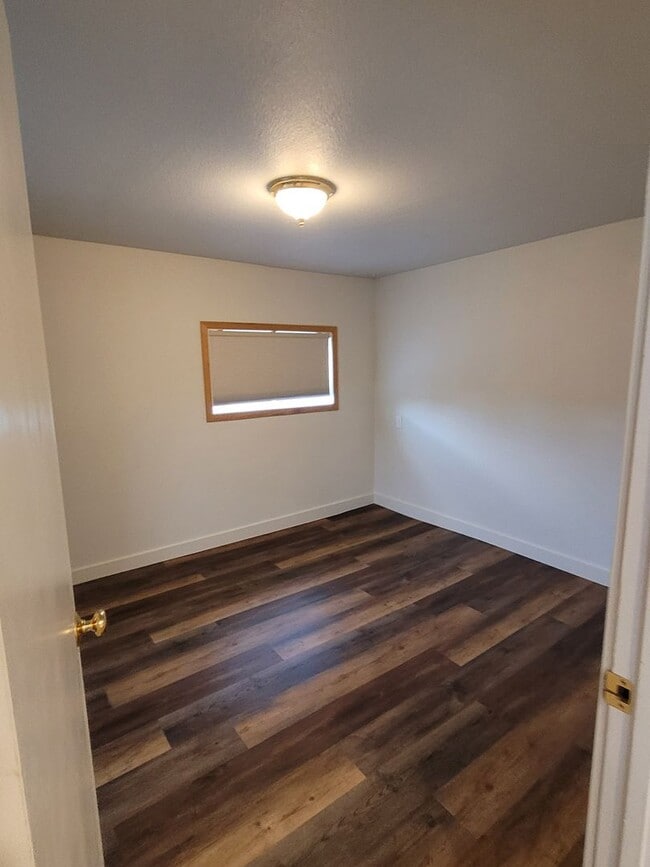 Building Photo - 4 Bedroom in the Country