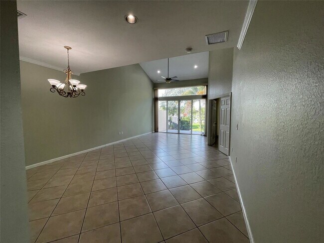 Building Photo - 5031 Madison Lakes Cir W