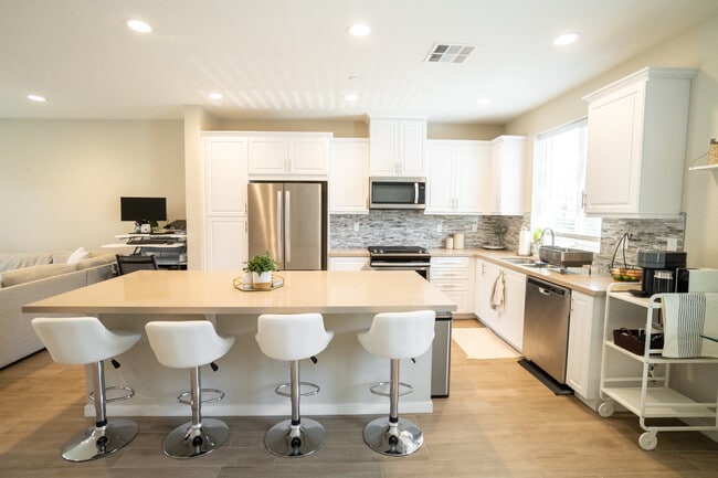 Building Photo - 2516 S Escondido Blvd