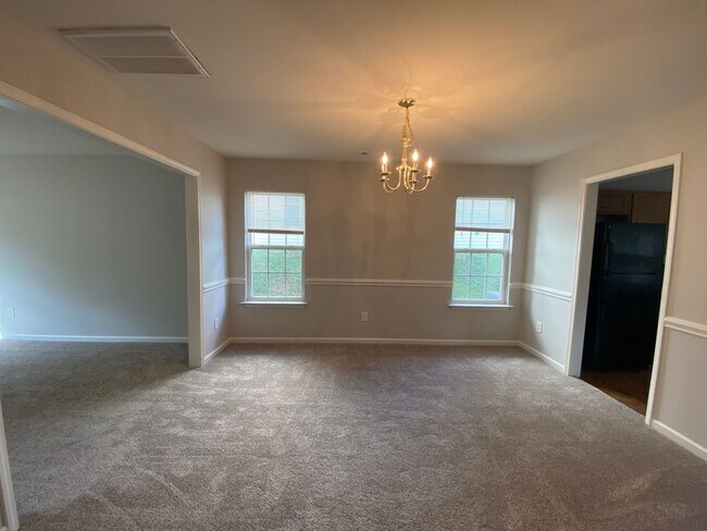 Building Photo - Pristine home located in Linda Vista!