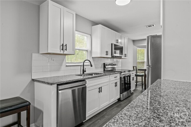 Building Photo - 140 Cumberland Ct