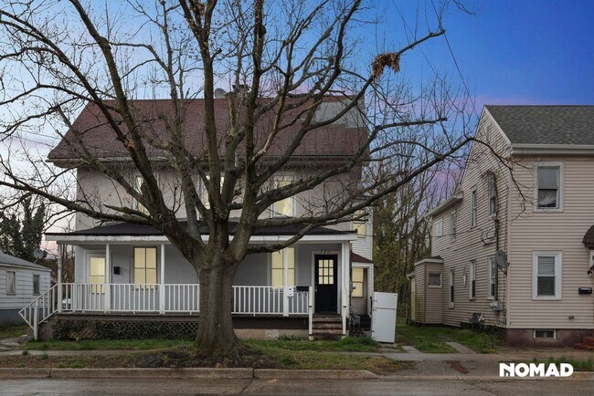 Building Photo - Charming 2BR Duplex in Salem