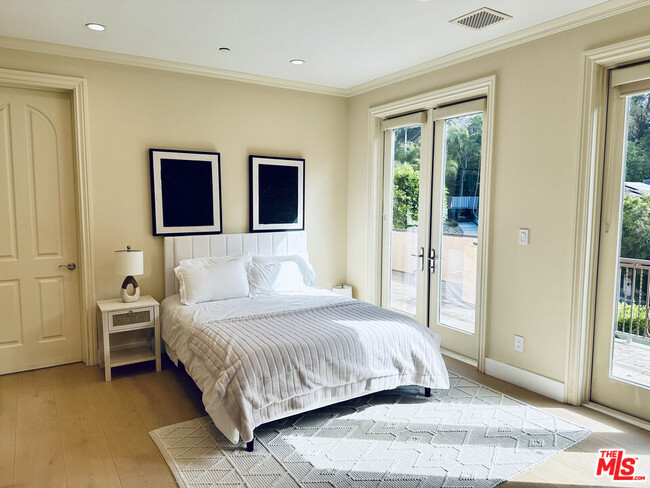 Building Photo - 1447 San Ysidro Dr
