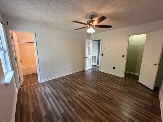 Building Photo - Great starter home very close to Fort Stewart