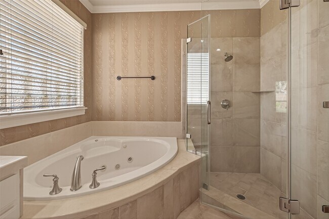 Building Photo - 2210 Bywater Dr