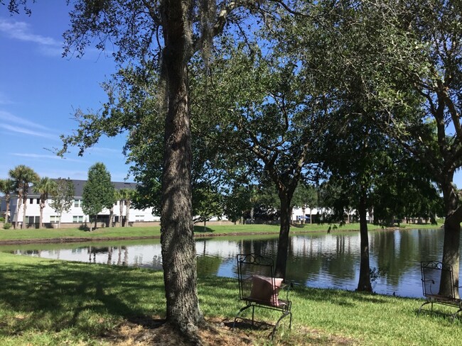 Building Photo - BEAUTIFUL 3 BEDFROOM, ,2.5 BATHROOMS TOWNHOME IN AVALON LAKES