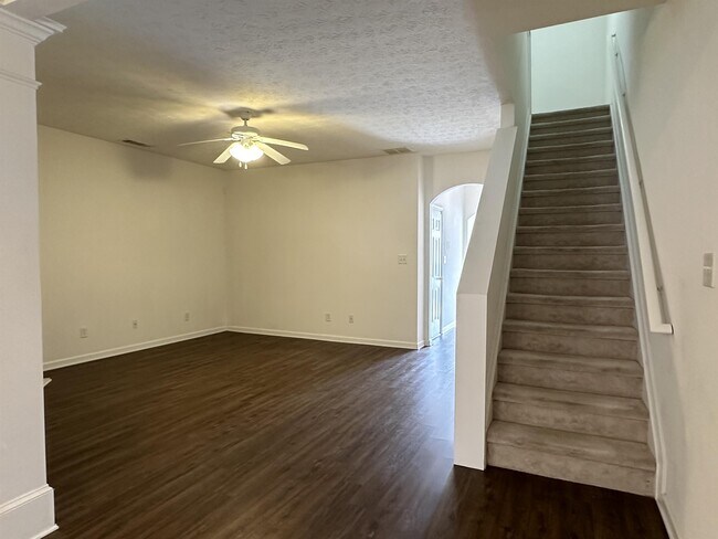 Building Photo - 3823 Grovemont Pl