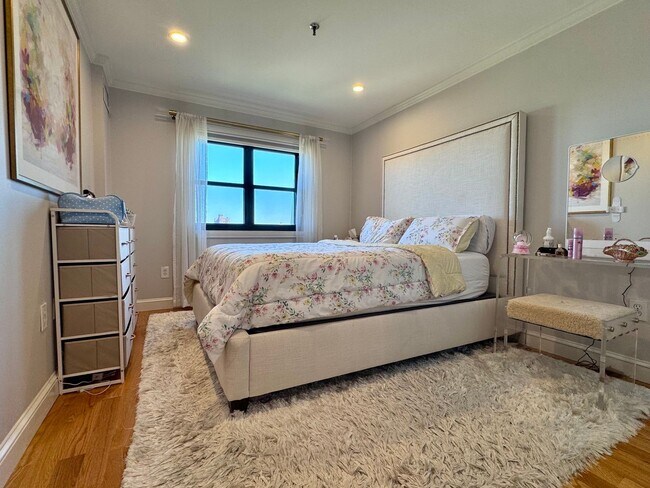 Building Photo - NO FEE!!  1 bed penthouse in Back Bay elevator building with doorman!