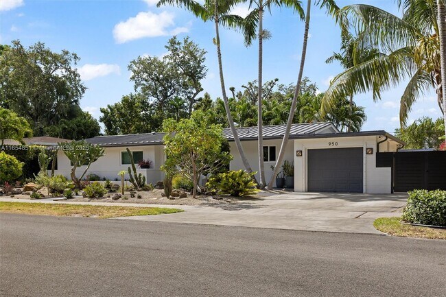Primary Photo - 950 NE 88th St