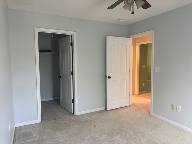 Building Photo - 800 Pinkney Pl