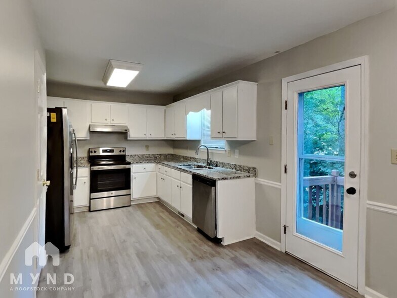 Building Photo - 4020 Hudson Dr