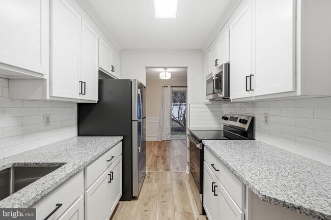 Building Photo - 405B Mulberry Cove