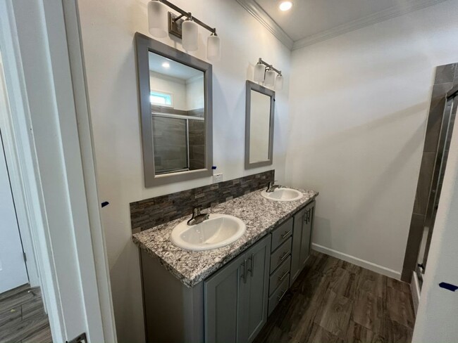 Building Photo - 246 Caviller Ct
