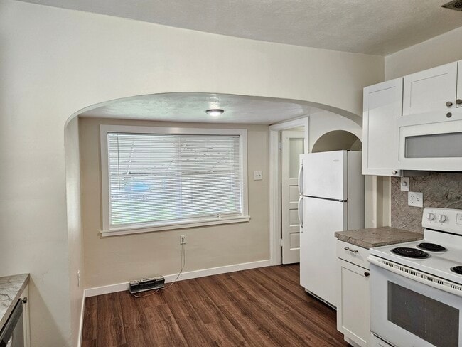 Building Photo - 1133 N Hayes Ave