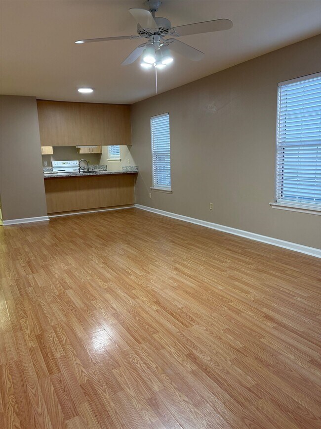 Building Photo - 2719 W Tharpe St