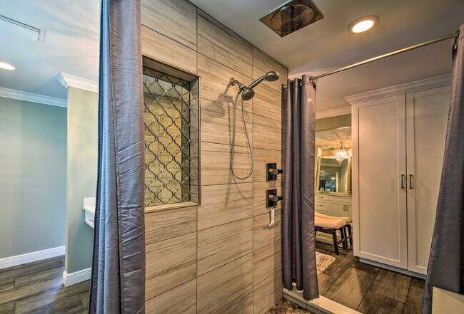 Building Photo - 2122 W Vina Del Mar Blvd