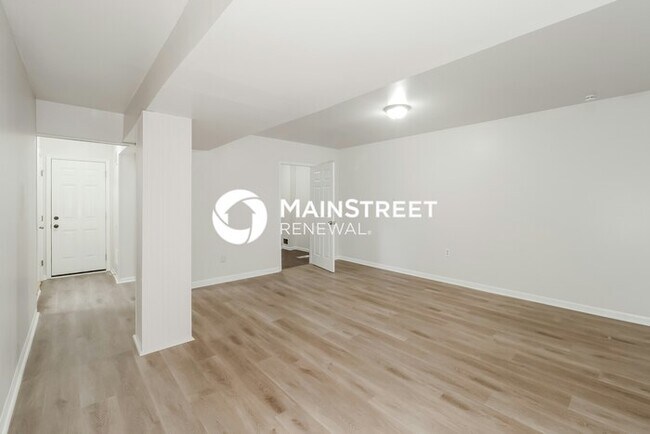 Building Photo - 3 Bedroom Pet-Friendly Home in LEES SUMMIT, MO with Main Street Renewal