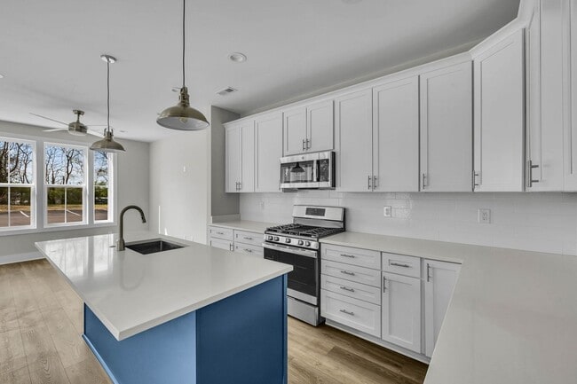 Building Photo - 425 Veritas St