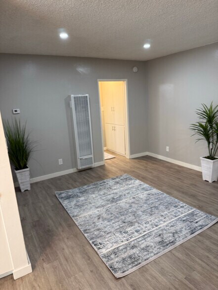 Building Photo - 3337 S Durango Ave