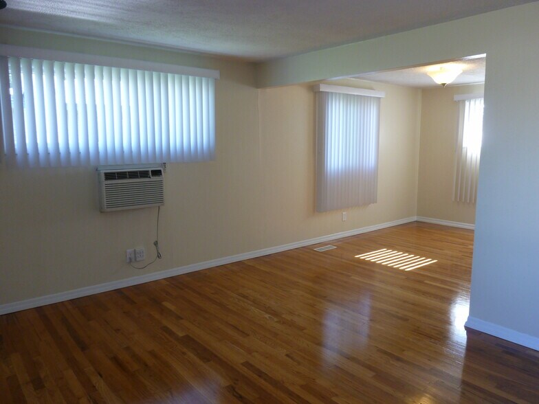 Building Photo - 1211 W Dalke Ave