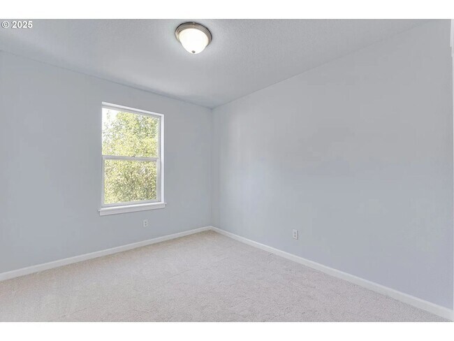 Building Photo - Modern Home 4 Beds 3 Baths in Beaverton!