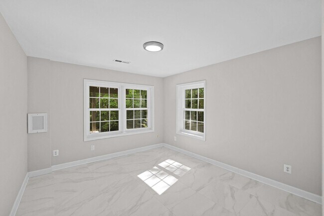 Building Photo - 6609 Heidi Ct