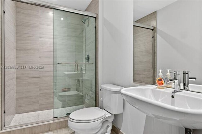 Building Photo - 5500 Island Estates Dr